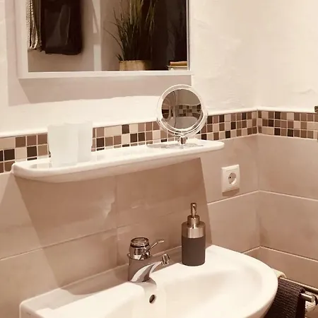 Frevel Apartment *